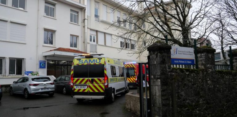Înspăimântător! Profesoară înjunghiată mortal de un elev, în Franța
