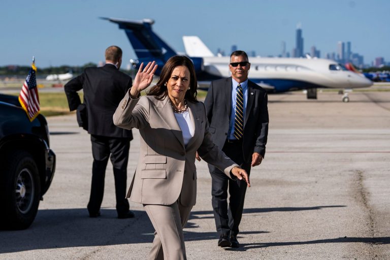 S-a stricat Air Force Two. Cu ce a fost nevoită să se întoarcă de la Munchen la Washington vicepreședintele Kamala Harris- FOTO