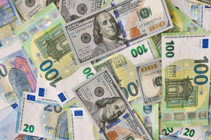 Bancherii centrali au ignorat cel mai puternic instrument: banii