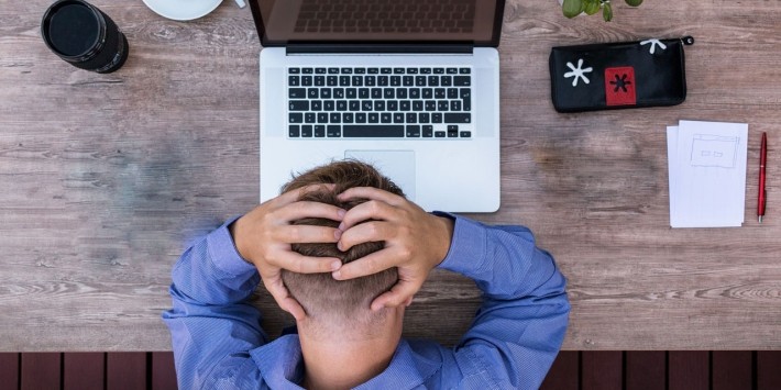 Bullshit Jobs: este posibil să îți urăști slujba, dar să îți iubești munca