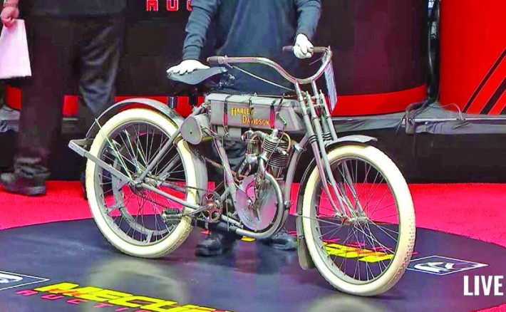 Un Harley-Davidson de  aproape un milion de dolari, cea mai scumpă motocicletă vândută la licitație