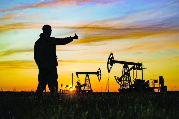 Cine profită de banii pierduți din petrolul rusesc
