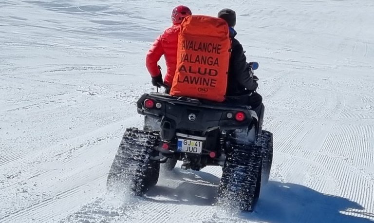 Avalanșă în Munții Rodnei/Un turist a murit. Alte două persoane, găsite în viață
