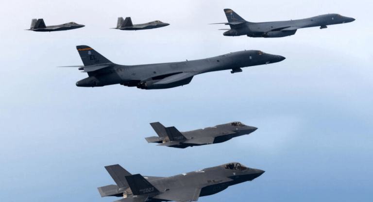 SUA trimit un bombardier strategic și avioane „invizibile” lângă peninsula coreeană. Phenian: „Vor declanșa o confruntare totală” – VIDEO