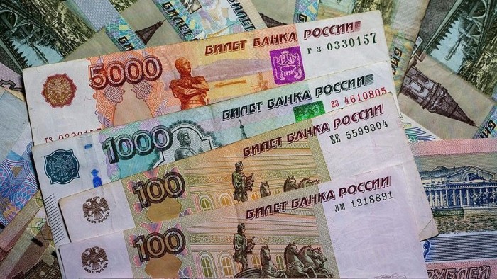 Războiul și cheltuielile secrete mănâncă bugetul Rusiei