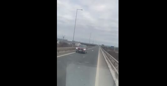 VIDEO. Mașină filmată pe contrasens, pe autostrada Turda-Sebeș. Câți ani are șoferul și cu ce sancțiuni s-a ales