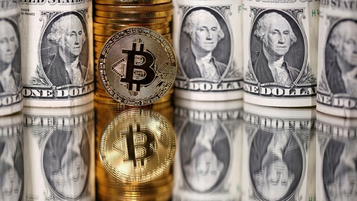 Cea mai cunoscută criptomonedă profită de iureșul din sectorul bancar: câștigă 26 de miliarde  de dolari