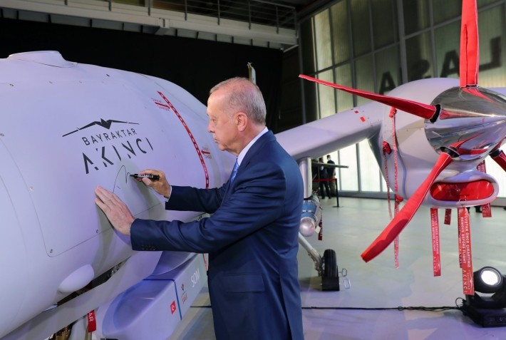 Drone „killer” și oferte de miliarde de dolari: Turcia își sporește influența globală