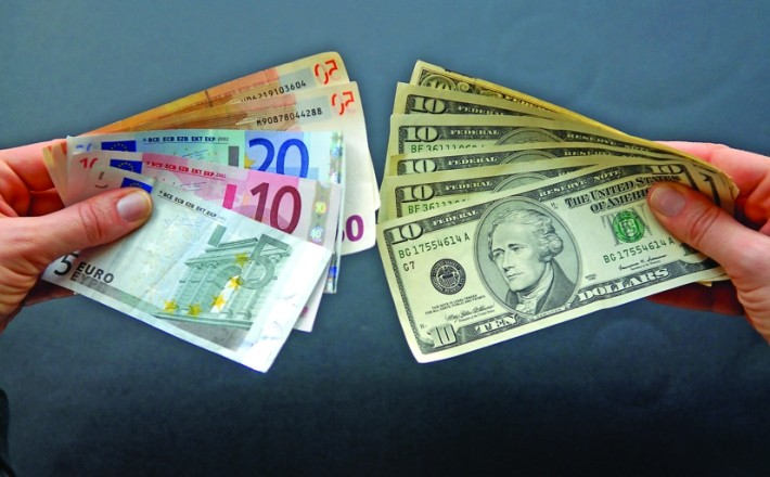 cat este 10 dolari in euro