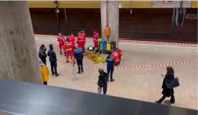 Momente dramatice la stația de metrou Piața Unirii. Un om a murit