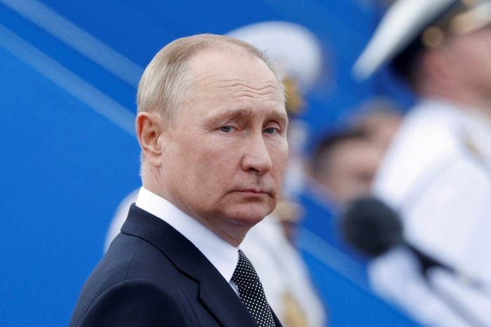 Fățarnica UE umple visteria lui Putin