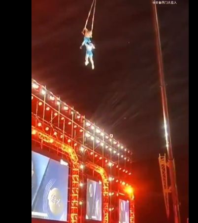 TRAGEDIE la circ: o acrobată a murit după ce a căzut de la înălțime, în timpul unui spectacol! – VIDEO