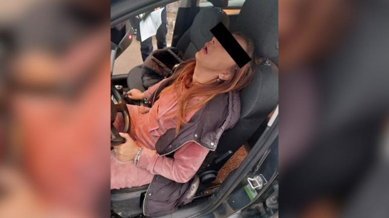 Angajata MApN care a lovit un om cu mașina a fost arestată. Femeia era aproape în comă alcoolică