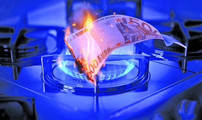 OPEC+ aduce „Apocalipsa energetică”. Reducerea producției de țiței, șah la dolar
