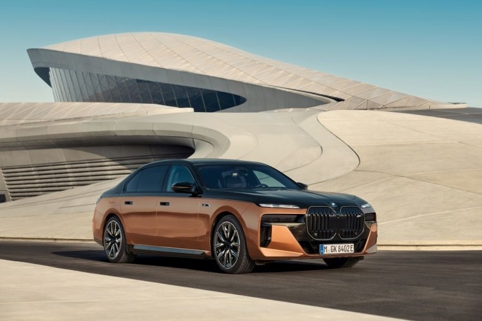 BMW, aroganță electrică de 660 cai putere!