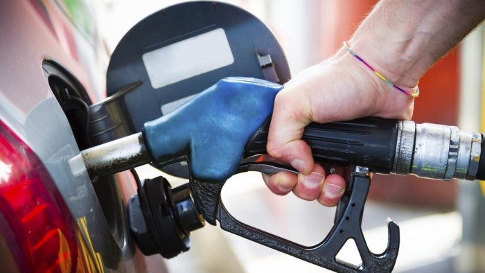 Pregătiți-vă pentru prețuri mai mici la carburanți