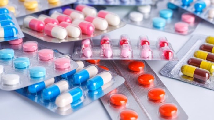 Jocuri de lobby din partea Big Pharma. Reforma medicamentelor se mișcă cu viteza melcului