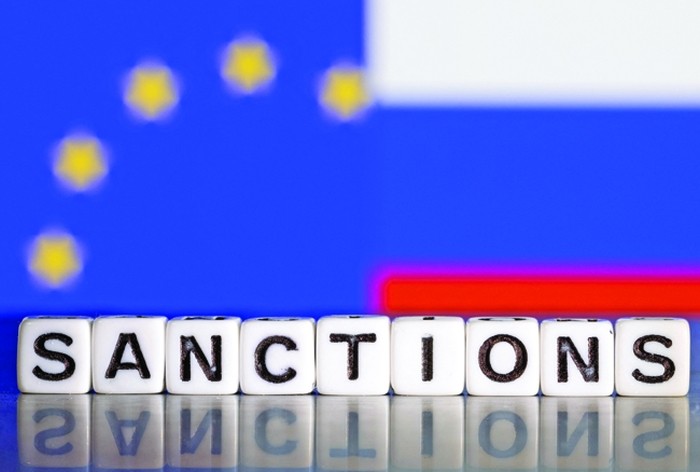 UE n-are curajul să se pună cu Rusia și țintește jucători mici. “Pistolul nici măcar nu este încărcat”