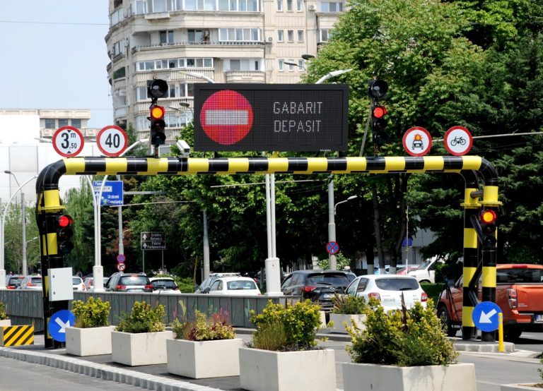 Apel public la respectarea regulilor de circulație din zona Pasajului Unirii!  Nu mai puțin de 139 de vehicule agabaritice au fost oprite, în ultimele luni, să intre în tunelul rutier