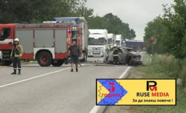 Doi conaţionali au murit carbonizaţi în Bulgaria! Maşina lor s-a izbit de un TIR înmatriculat tot în România (VIDEO)