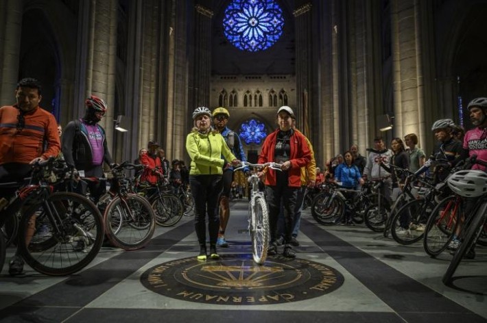 „Domnul să fie cu voi”. Cu bicicleta în biserică: binecuvântare anti-accidente