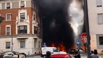 UPDATE/Explozie în centrul orașului Milano. Vehicule în flăcări și un nor uriaș de fum – VIDEO