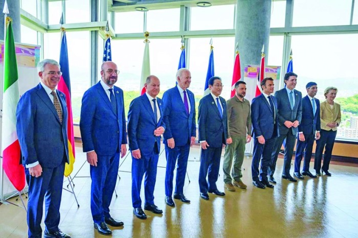 Întâlnirea celor șapte puternici cu două fețe și Zelenski, porumbelul păcii