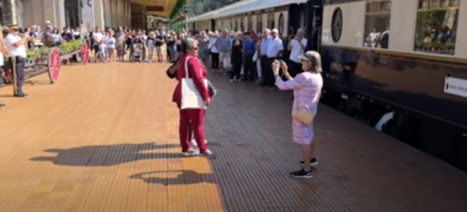 Trenul Orient Express a ajuns în România. Ce ruşine! Din tot traseul european, doar la noi are un tronson neelectrificat (VIDEO & FOTO)