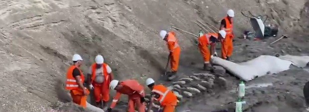 MISTERUL de la Eforie. Ce au găsit scafandrii la fundul apei. Corabia de 200 de ani, noua senzaţie de pe litoral (VIDEO)