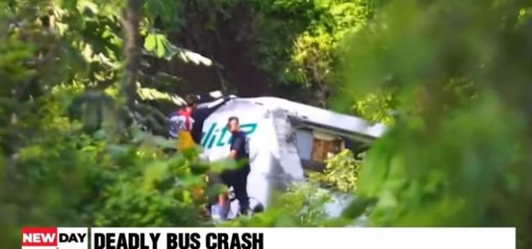 Accident cu cel puțin 17 morți și zeci de răniți! Un autobuz s-a prăbușit într-o râpă. Unde s-a produs nenorocirea – VIDEO