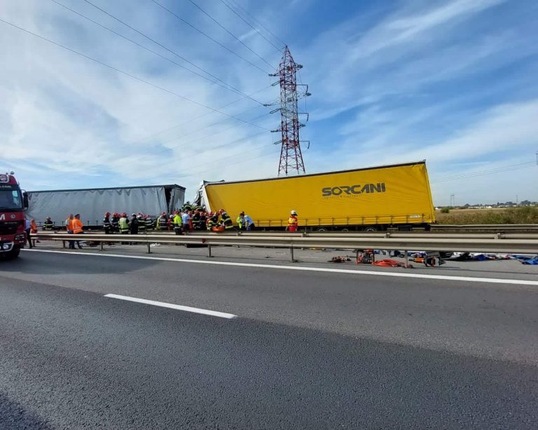 UPDATE. Accident cumplit pe Autostrada A1: cinci oameni au murit