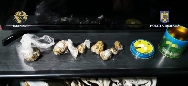 Minoră de 13 ani, obligată să se prostitueze. Detalii înspăimântătoare din anchetă