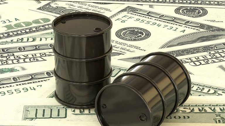 Cererea slabă și dolarul puternic ieftinesc petrolul