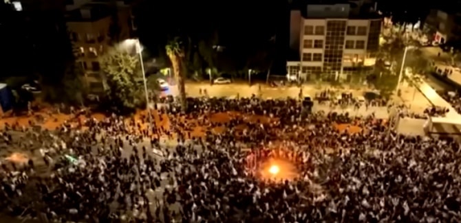Revoltă pe străzile din Tel Aviv împotriva „dictatorului” Netanyahu. Sute de mii de oamenii au protestat