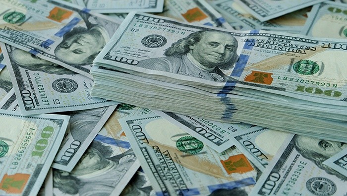 Europa, lovită de uraganul dolarului american