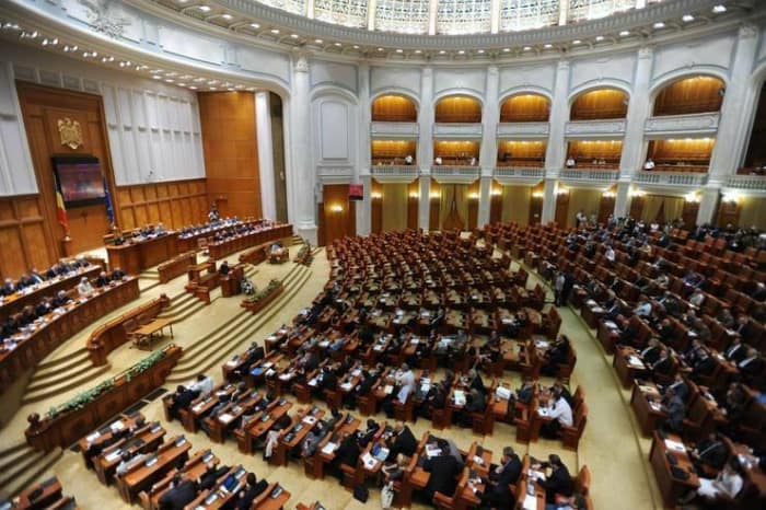 Lovitură pe scena politică. Vom afla care sunt companiile străine care fac legile din Parlament