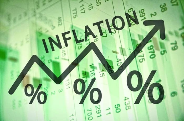 Va continua inflația să călărească politica monetară?