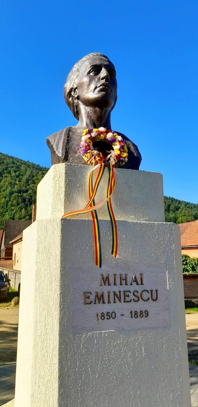 Covasna, locul în care tronează busturile lui Avram Iancu, Mihai Eminescu și Decebal!