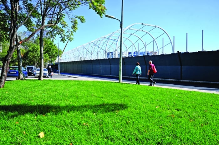 Pasajul Europa Unită, înconjurat de mult verde, așteaptă ultimele retușuri