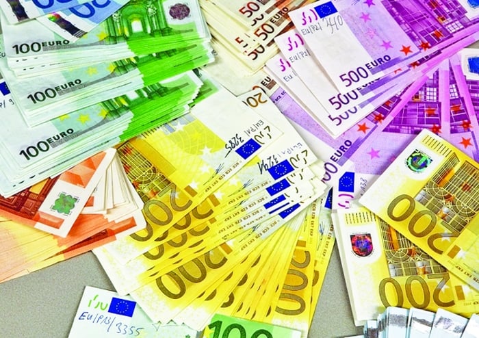 Lovitură cruntă. Băncile străine, îngenuncheate de Curtea Constituțională
