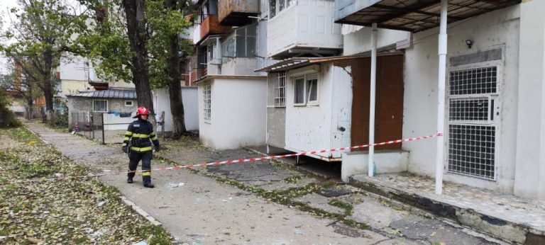 Spaimă într-un bloc din Galați. O femeie a fost dusă la spital, în urma unei explozii produse într-o garsonieră