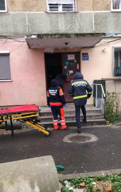 Explozie puternică într-un bloc din Lugoj. Un om rănit, zeci de locuințe afectate – VIDEO