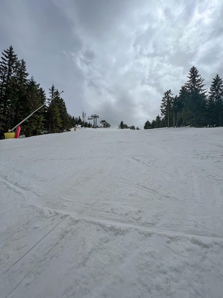 Cât costă să mergi la schi în stațiuni din România, comparativ cu Bulgaria sau Austria