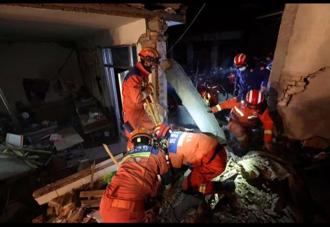 Cutremur puternic în China. Peste 100 de morți și sute de răniți – VIDEO