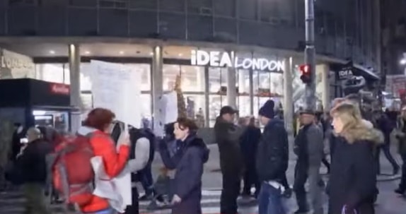 HAOS la Belgrad! Studenţii au blocat străzile şi au instalat corturi (VIDEO)
