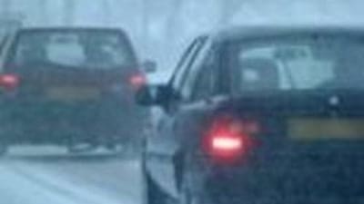 Atenție, șoferi, lapoviţă şi ninsoare pe drumuri din şapte judeţe!