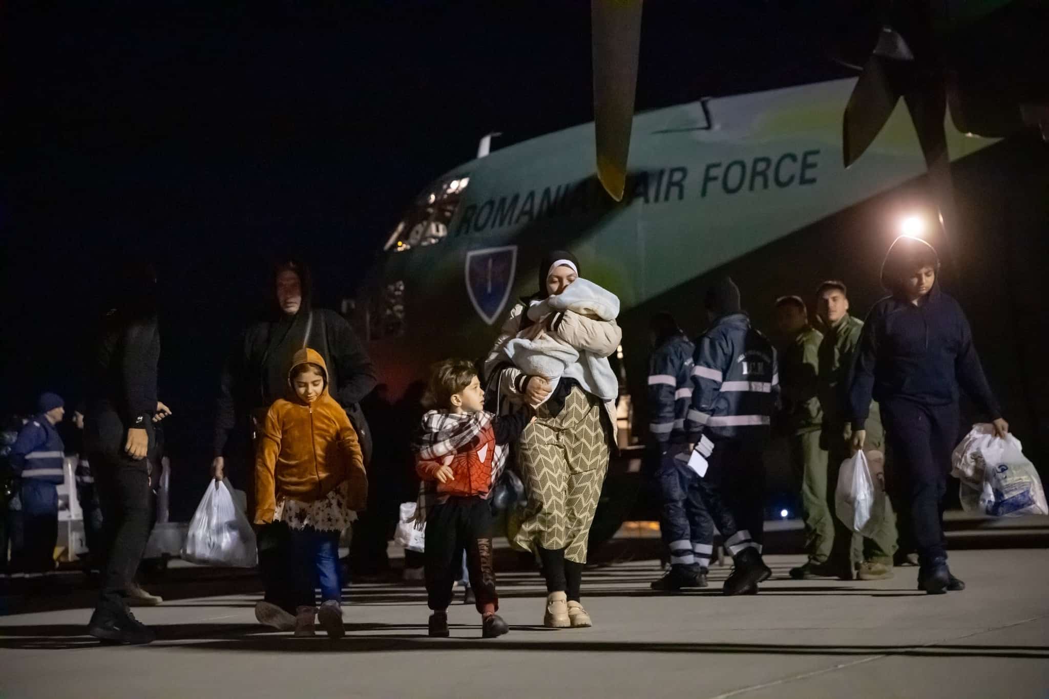 Românii eliberați din Gaza au ajuns în țară