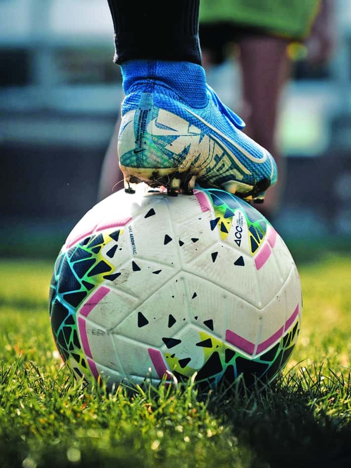 FOTBAL în VIITOR: Inteligența Artificială va înlocui arbitrii!