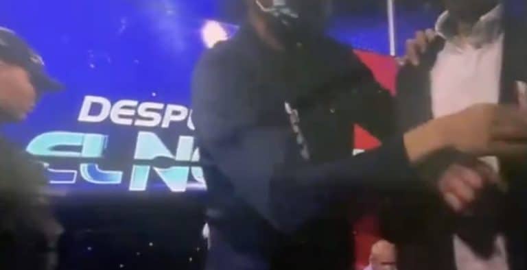 Atacatorii au intrat în direct la TV şi i-au luat ostatici pe jurnalişti! Indivizii au „plantat” şi o bombă! (VIDEO)