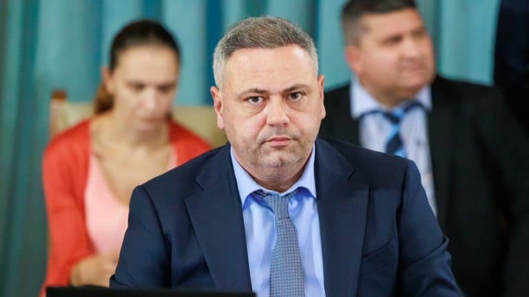 Ministrul Florin Barbu stinge protestul fermierilor de la Târgu Mureș / VIDEO